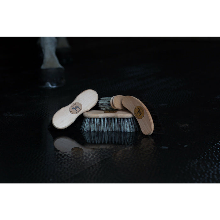 Zhiviq Shaped Soft Flick - Horse Brush - Suitable for removing superficial dirt